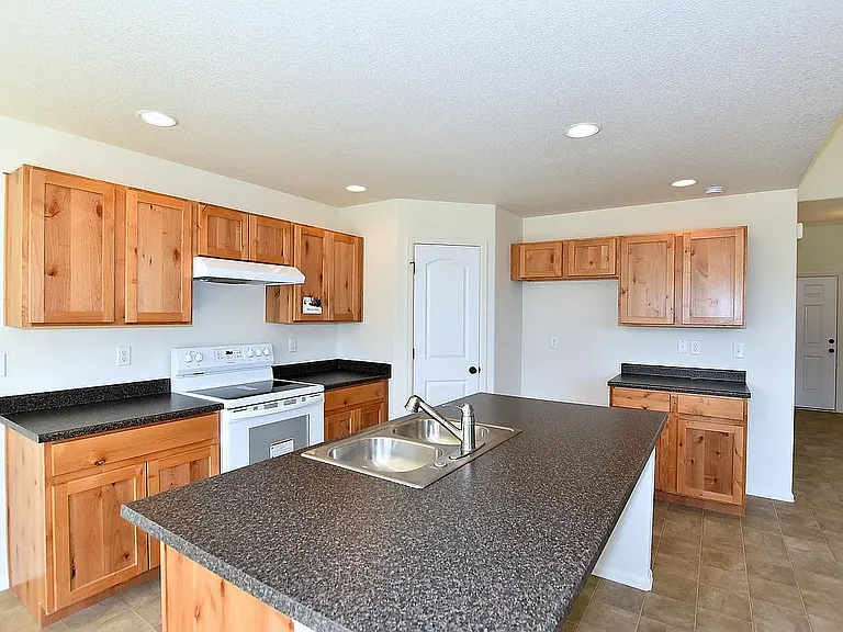 2405 Jasmine Ln — Photo 3