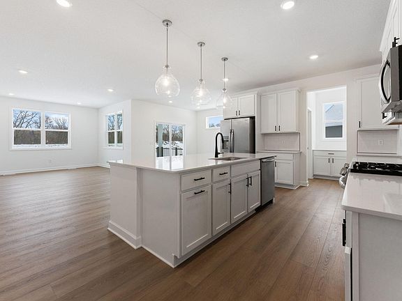 5th image of 7599 Swan St