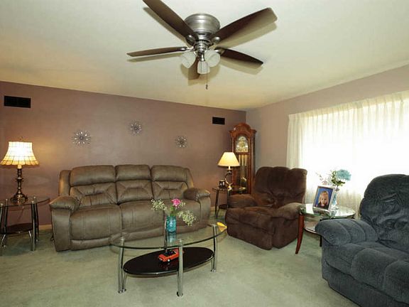 5th image of 2200 W Barnard Ave