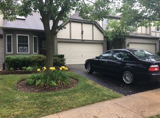 4634 N Sapphire Dr, Hoffman Estates, IL 60192