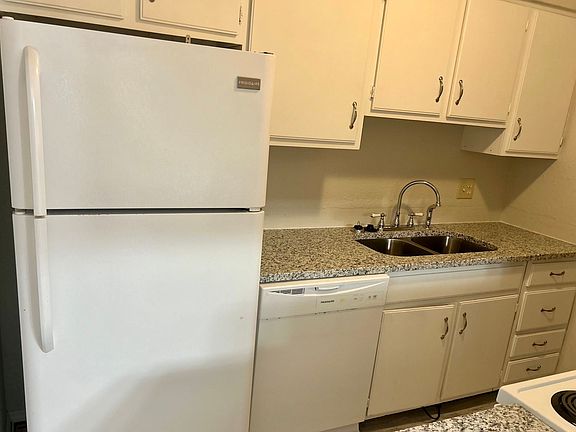 3rd image of 401 12th Ave SE APT 272