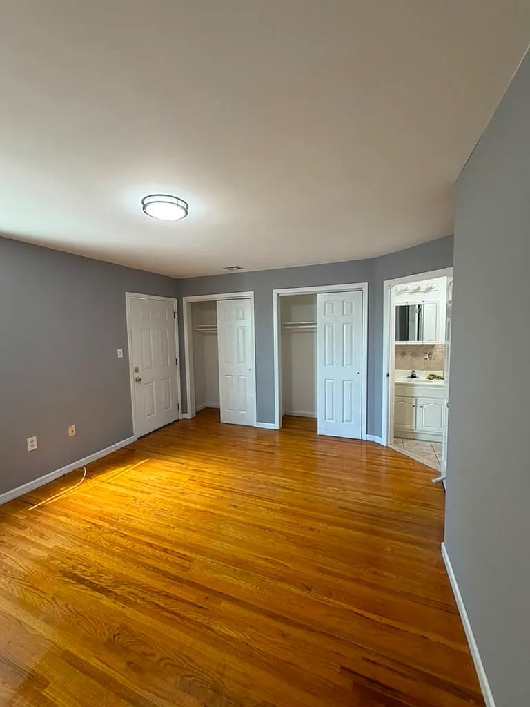3 bed, 2500 sqft, $2,400 — Photo 1