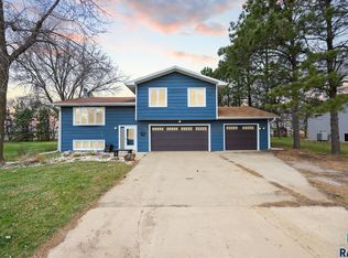 27011 S Revilo Pl, Sioux Falls, SD 57108
