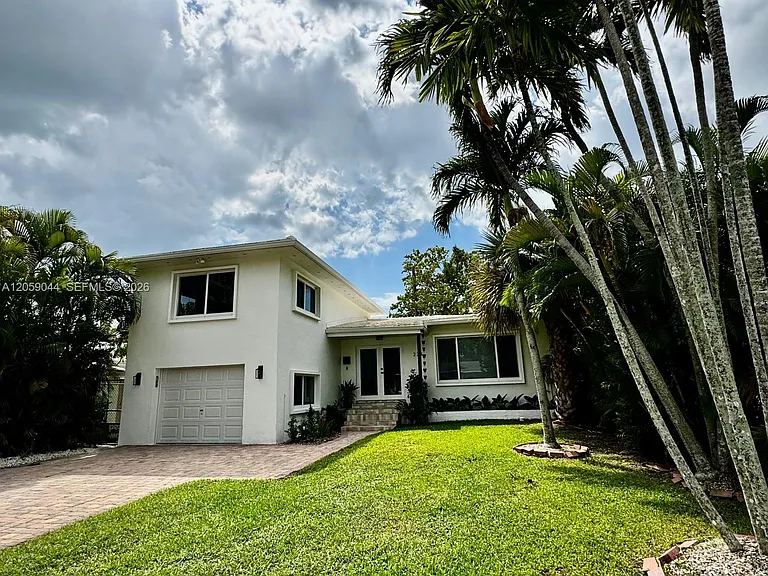 234 Washington Dr — Photo 1