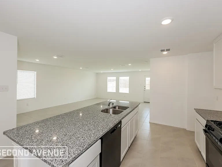 1828 Lotus St — Photo 5