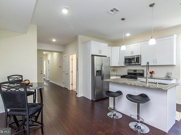 3rd image of 816 N 16th St Unit 2