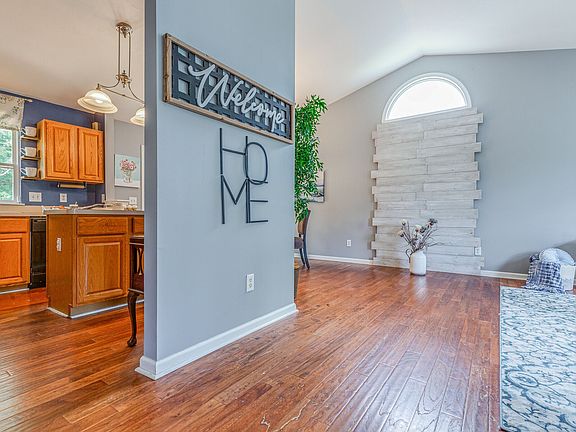 4th image of 2433 Bayview Dr
