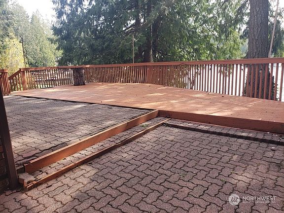 3rd image of 1608 Camelot Park SW