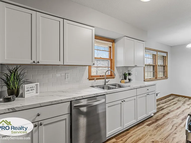4725 Valley Rd — Photo 2