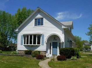 2580 Lakeview Rd, Lake View, NY 14085