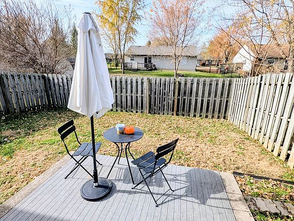 3rd image of 42 Grassyway Ct