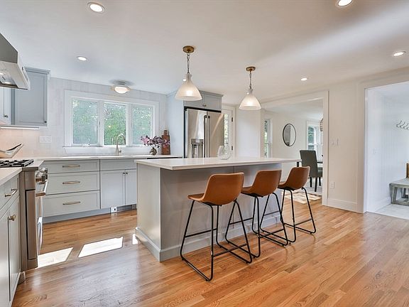 3rd image of 29 Columbus Ave
