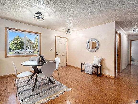 3rd image of 221 E 5th Ave