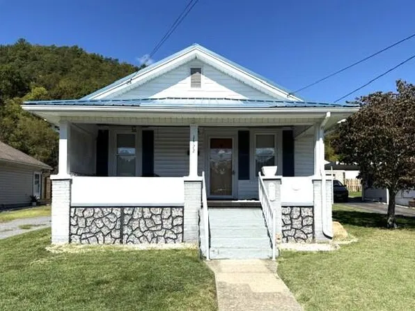 1522 W Jackson St, Covington, VA 24426