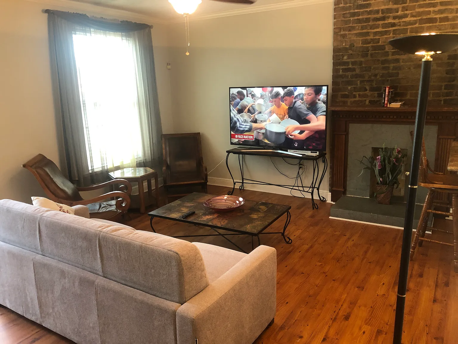 3 bed, 2.5 bath, 2000 sqft, $3,200 — Photo 2