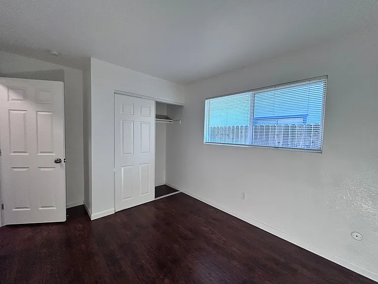 3148-3150 Laurelhurst Dr — Photo 8
