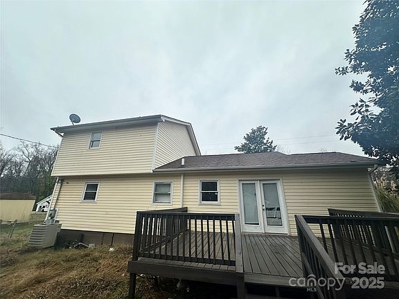 4th image of 724 Log Cabin Dr