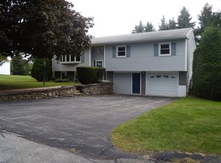 2 Ona Ln, New Windsor, NY 12553