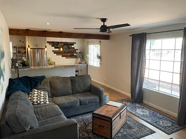 911 E San Juan Ave — Photo 13