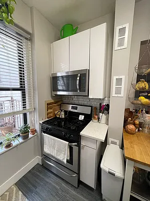 Rented by Avenues Real Estate | media 23