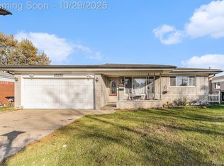 35220 Eden Park Dr, Sterling Heights, MI 48312