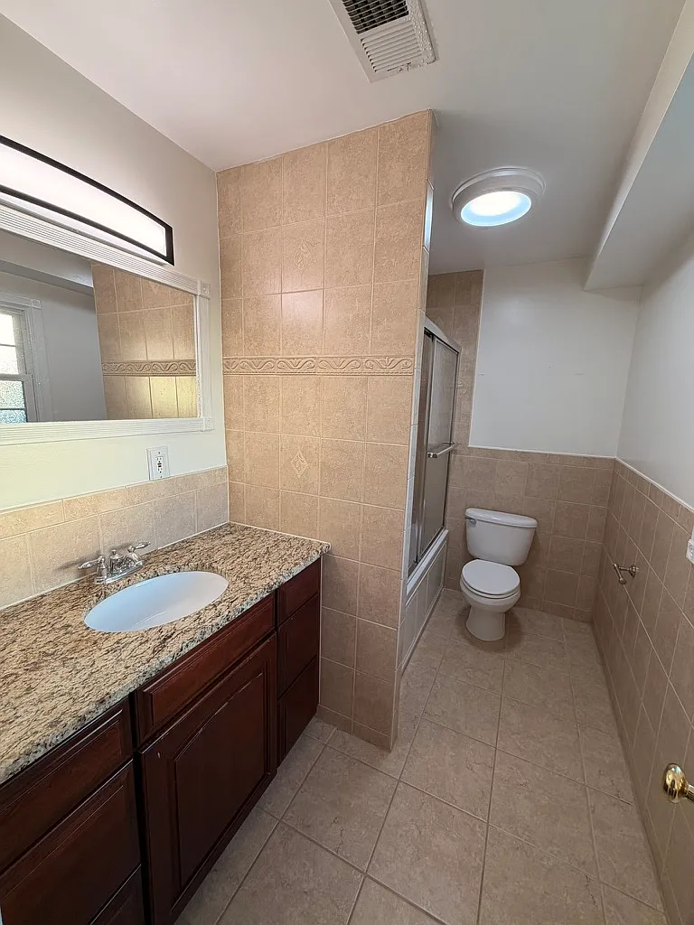 7 bed, 2800 sqft, $1,650 — Photo 2