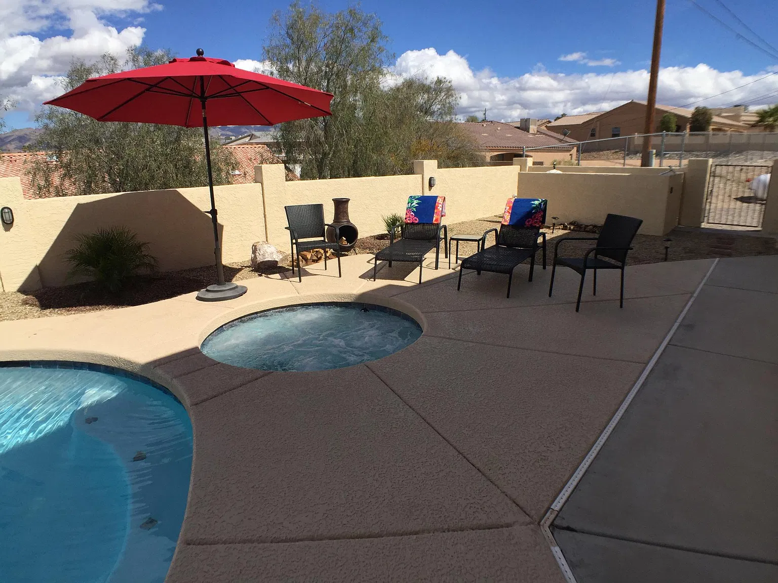 1865 Glorietta Ln — Photo 2