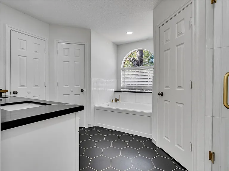 206 Doncaster St — Photo 29