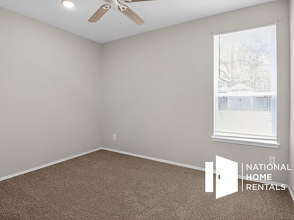 4th image of 806 Columbia River Rd