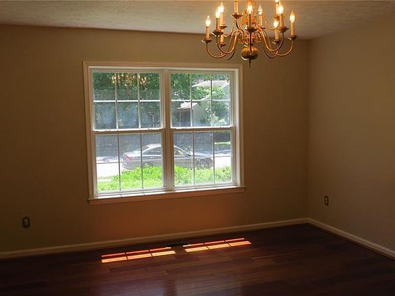 3rd image of 92 Michaels Woods Dr