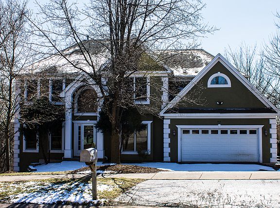 3rd image of 902 Wildwood Ct