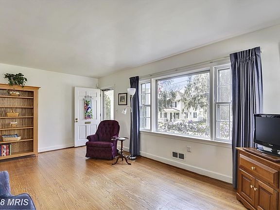 Wonderful sunny, spacious, inviting entrance