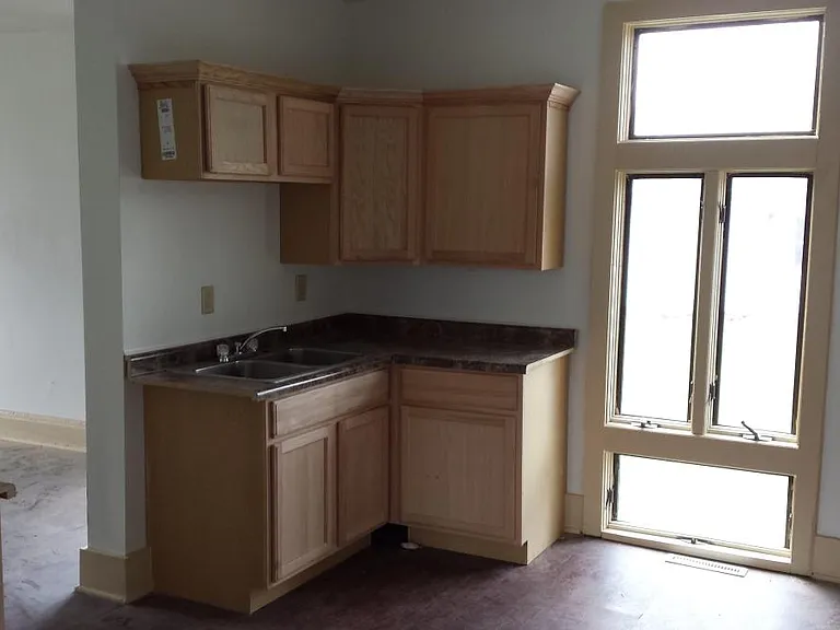 635 N Walnut St — Photo 2