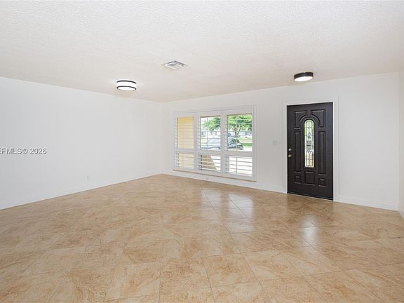3rd image of 4710 W Park Rd