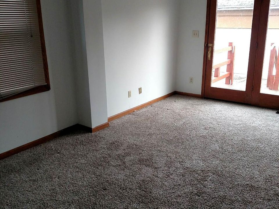 Master bedroom. Overhead fan/light.