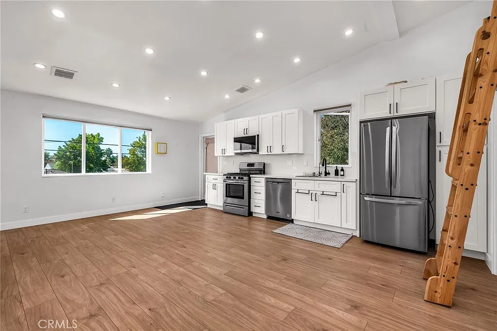 1 bed, 700 sqft, $3,000 — Photo 4