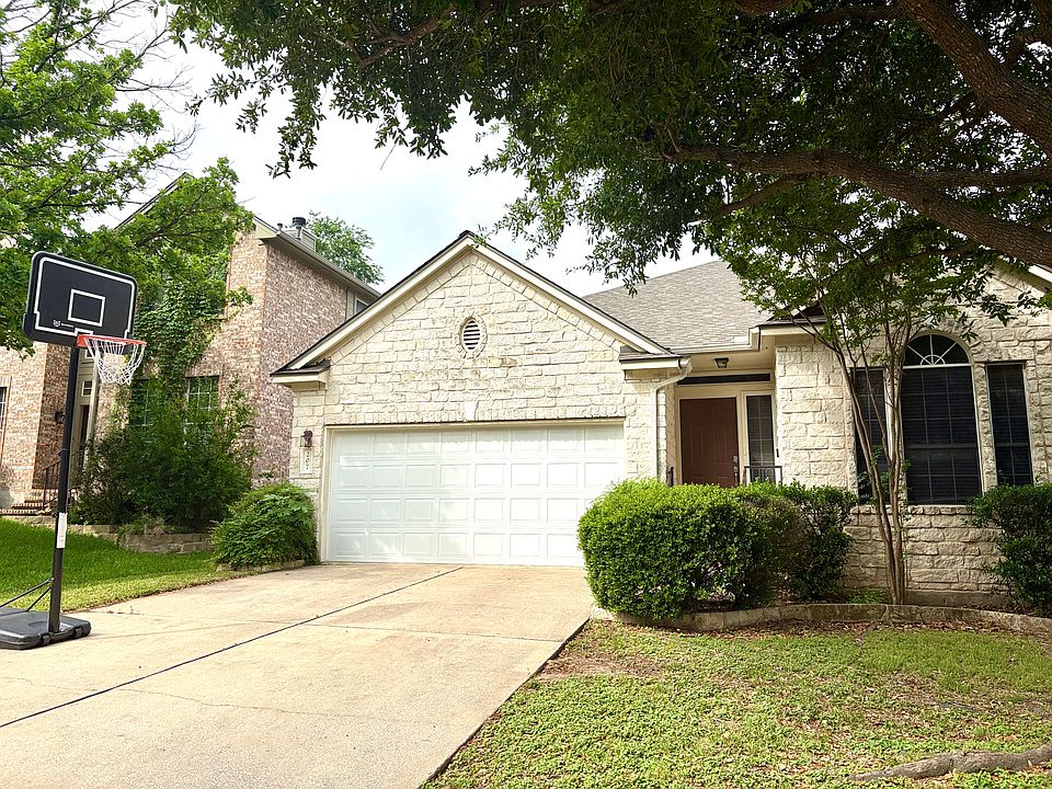 1st image of 207 Kettleman Ln N