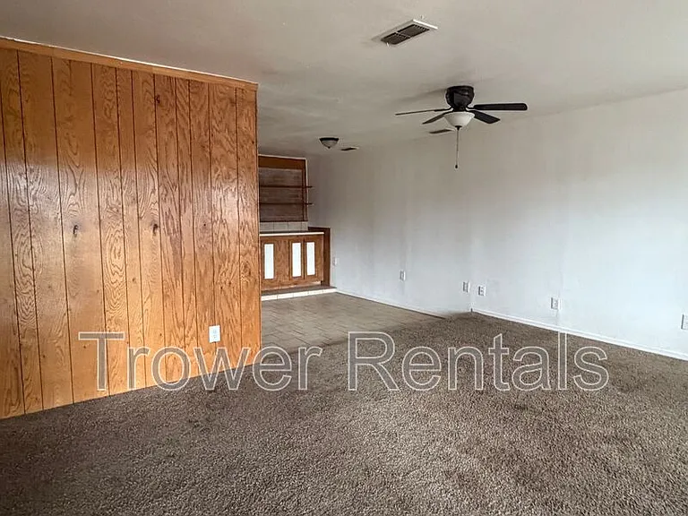 406 San Jacinto St — Photo 28