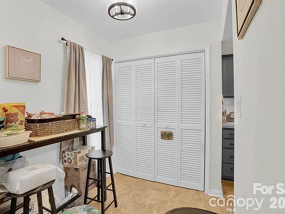 5th image of 2911 Iron Gate Ln