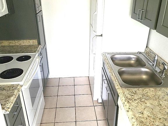 5th image of 909 Westbourne Dr #2740