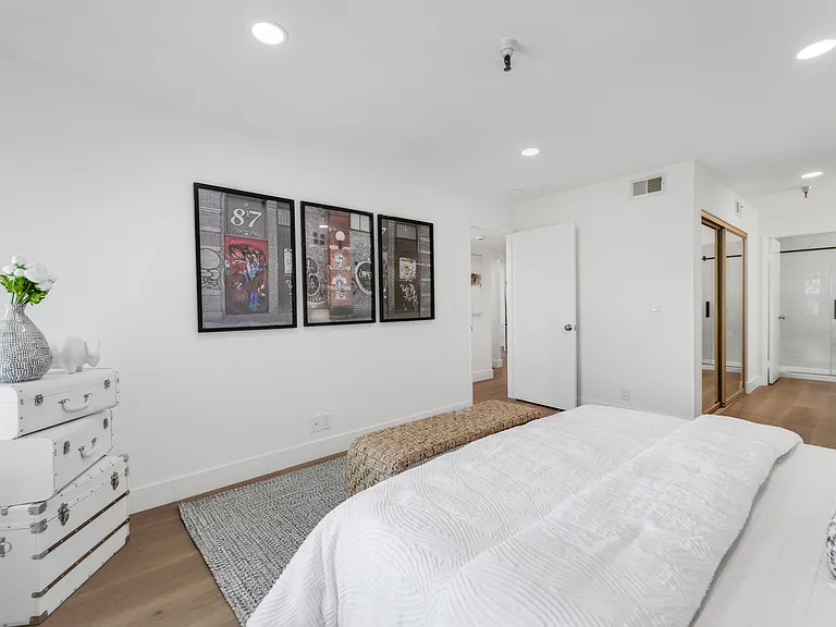 2111 Latham St #307 — Photo 50