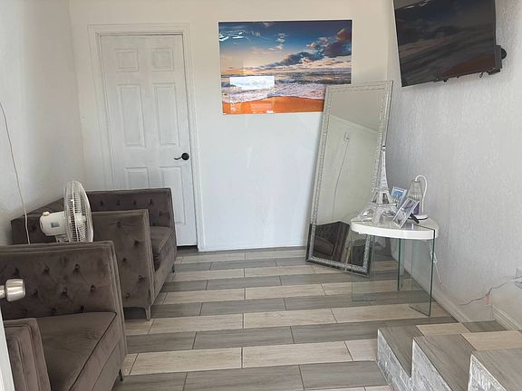 4th image of 1008 Arizona Ave #8