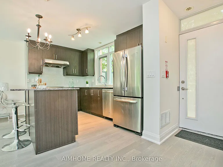 26 Churchill Ave #Townhouse 120 — Photo 13