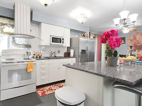 5th image of 4203 Seigman Ave