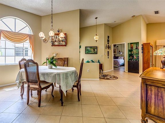 5th image of 15248 Wilshire Circle