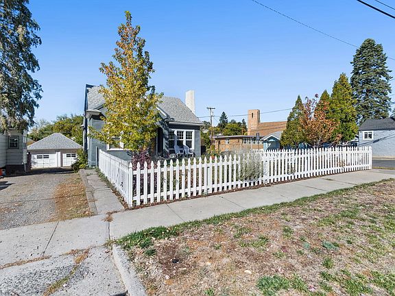 3rd image of 1140 Monclaire St