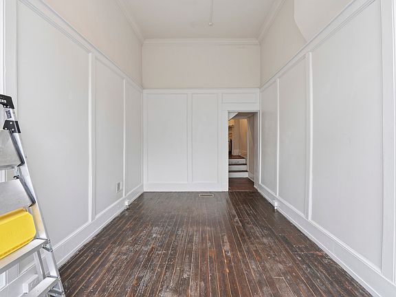 2nd image of 814 Elm St #1