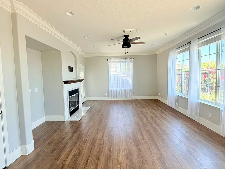 850 Monterey Ct — Photo 10