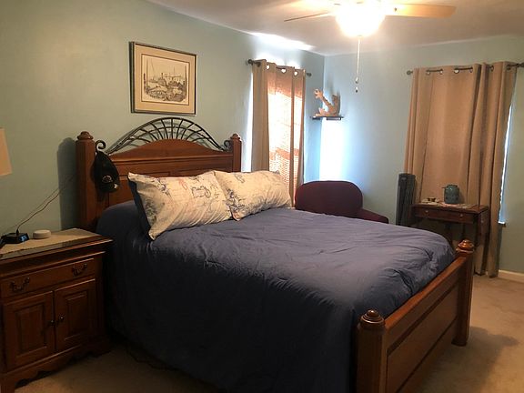 2nd image of 412 Primrose Ln #412