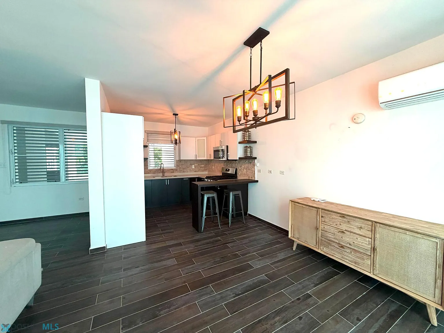 3 bed, 2.0 bath, 1900 sqft, $2,000 — Photo 4